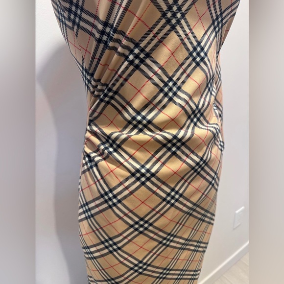 PRELOVED USED AUTHENTIC BURBERRY DRESS - Picture 2 of 7